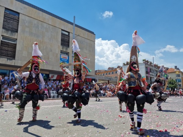 Изобилие от цветове, аромати и емоции на кулминацията на 119-я Празник на розата в Казанлък