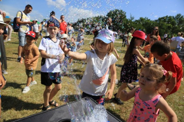 Детски празник зарадва над 200 малчугани край Язовира