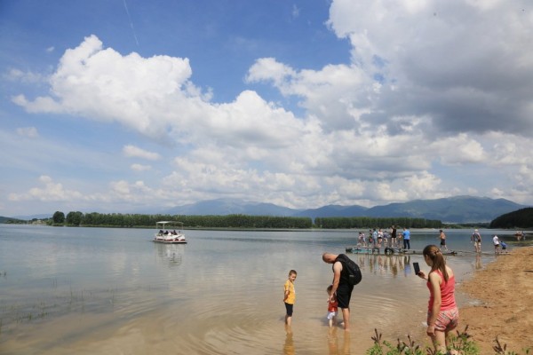 Детски празник зарадва над 200 малчугани край Язовира