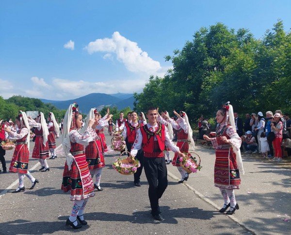 Петя Ставрева в Казанлък: Розопроизводството се нуждае от дългосрочна подкрепа