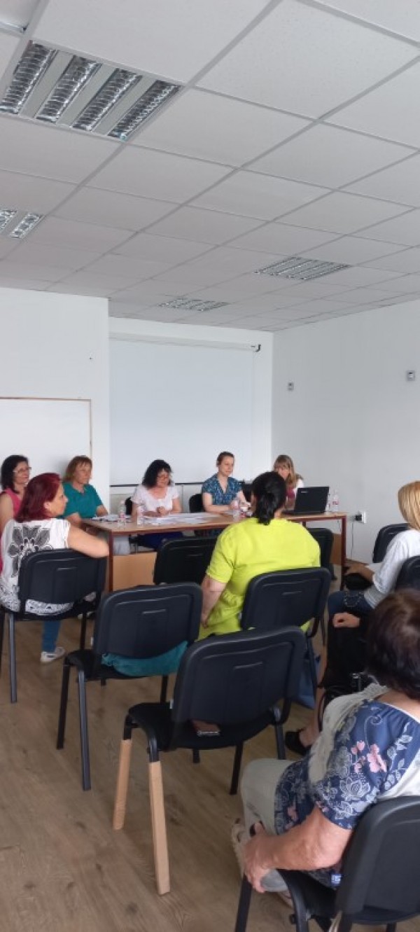 “Жените на Казанлък“ бяха домакини на обществен дебат