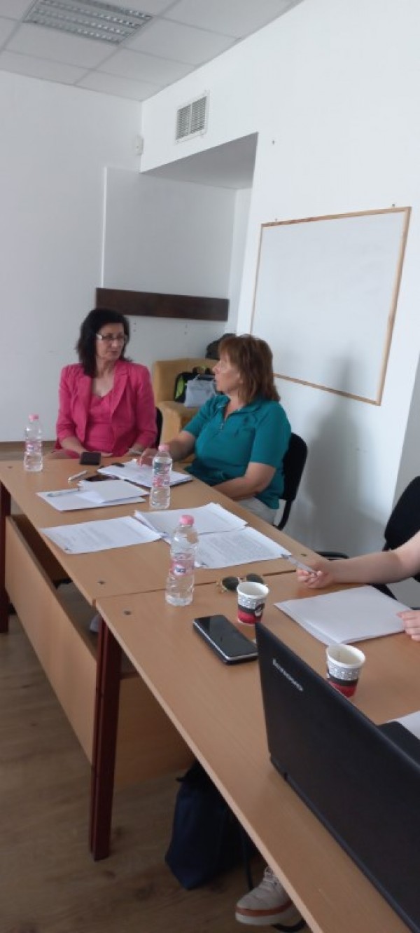 “Жените на Казанлък“ бяха домакини на обществен дебат