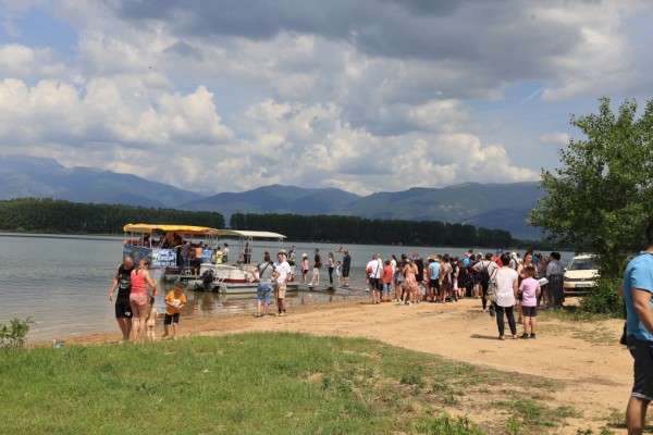 Детски празник зарадва над 200 малчугани край Язовира