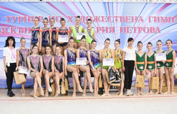 Гимнастичките ни със златни и сребърни медали от международен турнир в Пловдив