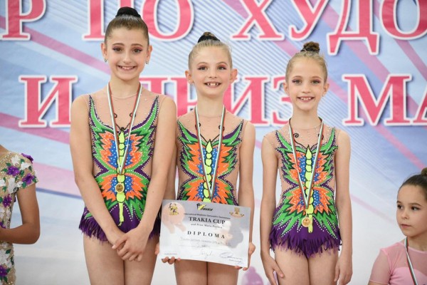 Гимнастичките ни със златни и сребърни медали от международен турнир в Пловдив