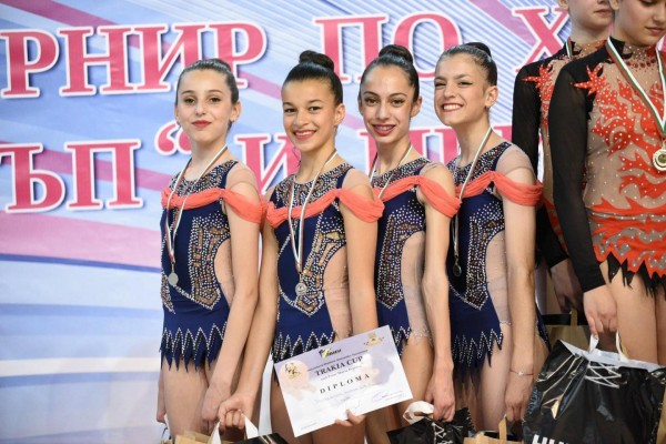 Гимнастичките ни със златни и сребърни медали от международен турнир в Пловдив