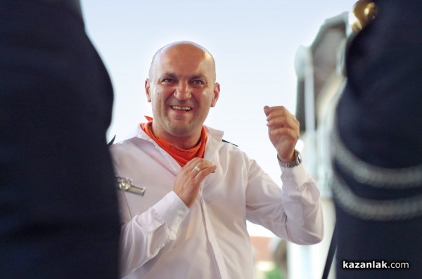 Атрактивните Джуниър бенд закриха Празника на розата с концерт на площада