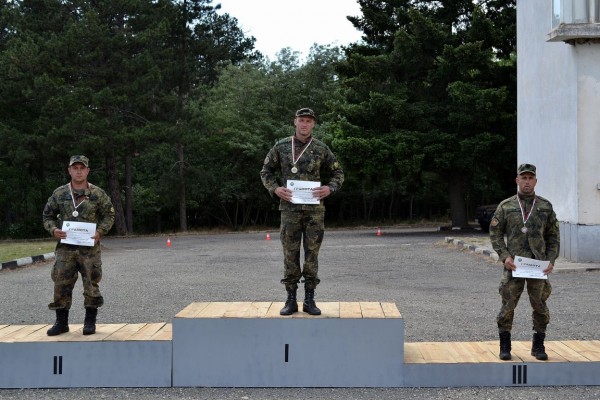 Състезания по военен трибой и „Най – добър снайперски тим” се проведоха в Казанлък 