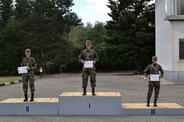 Състезания по военен трибой и „Най – добър снайперски тим” се проведоха в Казанлък 