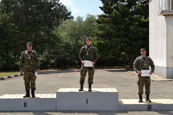 Състезания по военен трибой и „Най – добър снайперски тим” се проведоха в Казанлък 