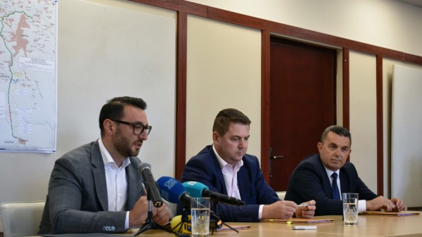 Подписаха договорите за строителство на тунела под Шипка