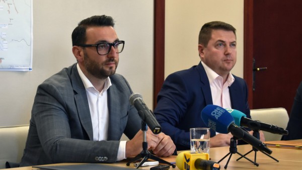 Подписаха договорите за строителство на тунела под Шипка