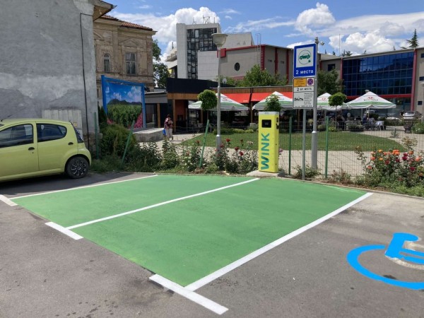 Първата зарядна станция за електромобили на общински терен в Казанлък вече работи