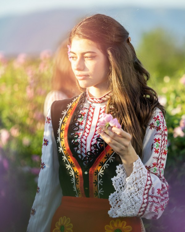 Художничка нарисува Царица Роза 2022 Белослава Желева