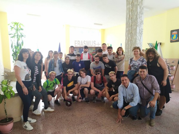 Хаджиеновци посрещнаха партньори от три държави в най-празничната седмица на Казанлък