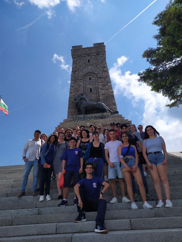 Хаджиеновци посрещнаха партньори от три държави в най-празничната седмица на Казанлък