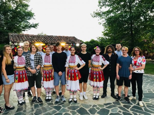 Хаджиеновци посрещнаха партньори от три държави в най-празничната седмица на Казанлък