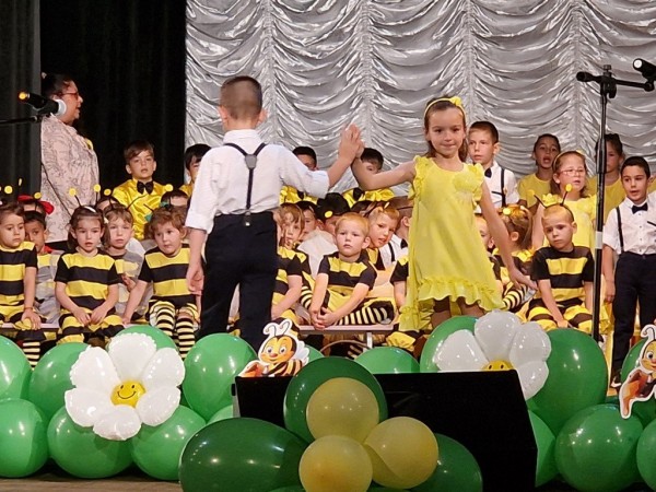 Поздрав от кмета Галина Стоянова за 50 години юбилей на Детска градина „Пчелица“!