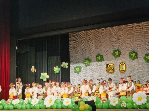 Поздрав от кмета Галина Стоянова за 50 години юбилей на Детска градина „Пчелица“!