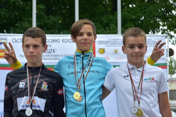 Лястовиците с призови места и титла от шампионата в Мездра 