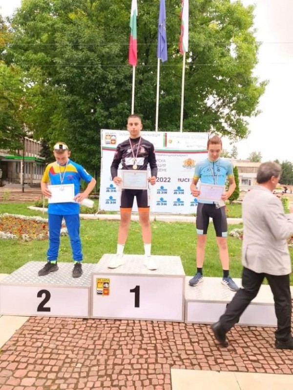 Лястовиците с призови места и титла от шампионата в Мездра 