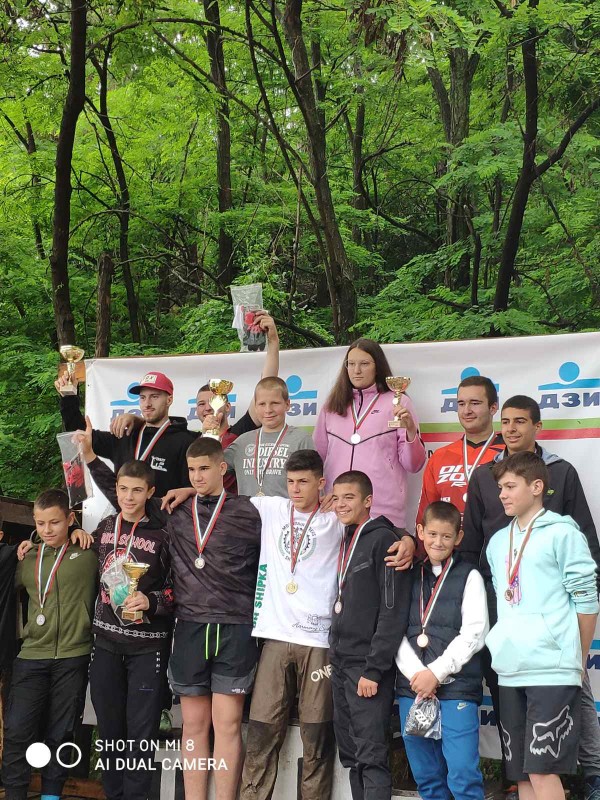 Въпреки проливния дъжд, 74 планински колоездачи се бориха за “Купа Шипка“ 