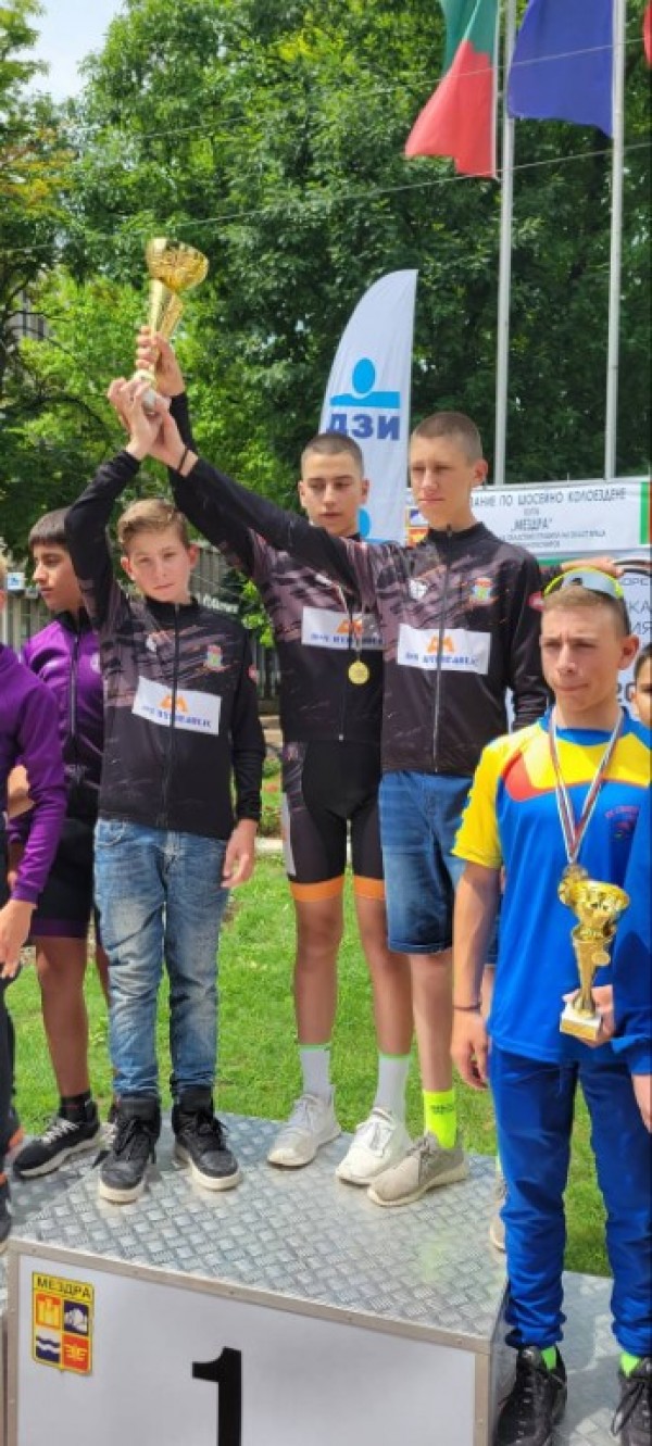 Лястовиците с призови места и титла от шампионата в Мездра 