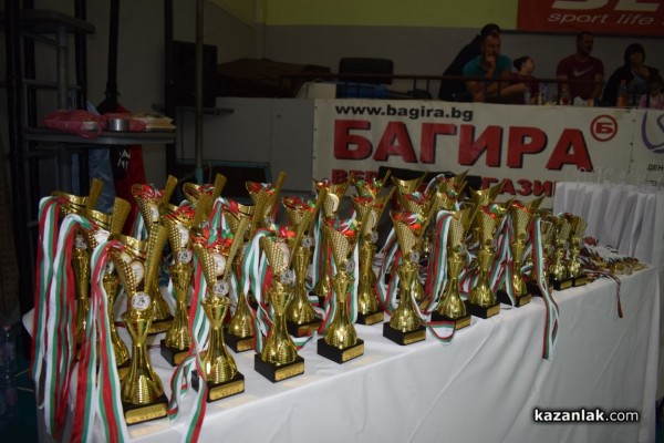 Над 300 състезатели се включиха в надпреварата по спортни танци в Казанлък 