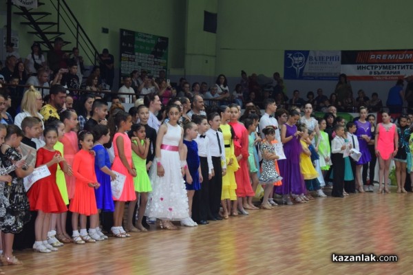 Над 300 състезатели се включиха в надпреварата по спортни танци в Казанлък 