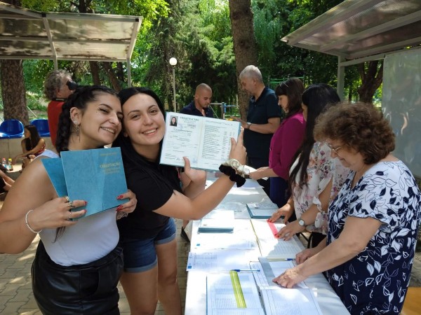 ПГЛПТ изпрати Випуск 2022 с тържествена церемония 