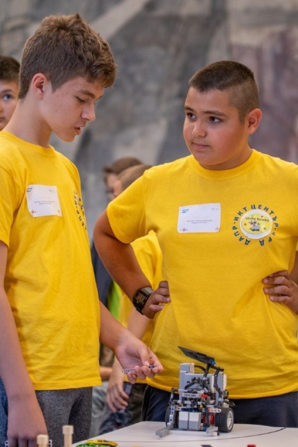 ДАПР „ИКТ Център“ с бронзова купа и много награди от „Роботика за България 2022“