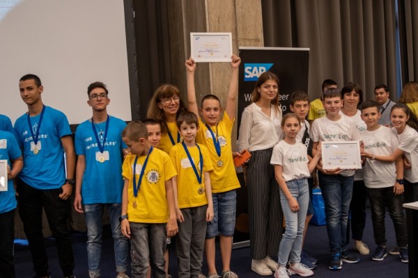 ДАПР „ИКТ Център“ с бронзова купа и много награди от „Роботика за България 2022“