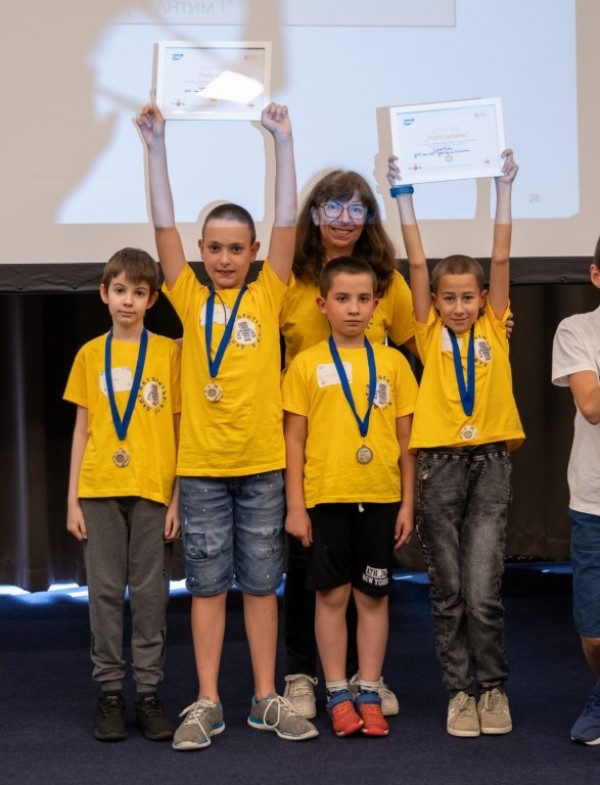 ДАПР „ИКТ Център“ с бронзова купа и много награди от „Роботика за България 2022“