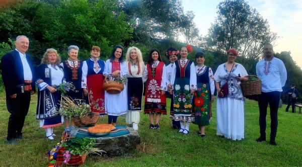 Денят на лековитите билки: Шипка празнува Еньовден