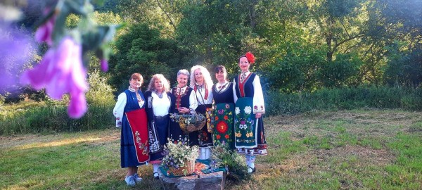 Денят на лековитите билки: Шипка празнува Еньовден