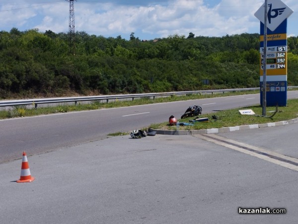 Два мотора се блъснаха до бензиностанция “Петрол“