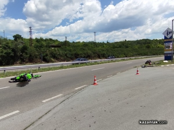 Два мотора се блъснаха до бензиностанция “Петрол“