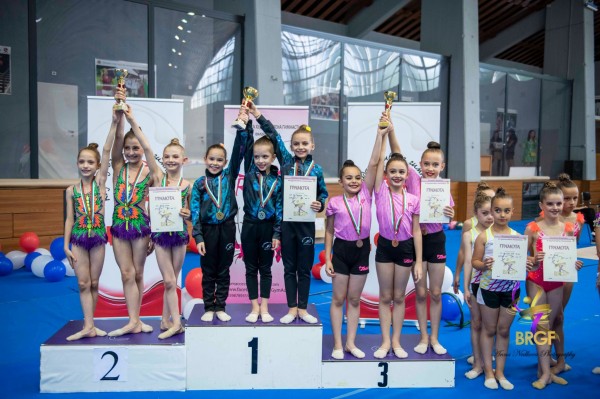 Казанлъшките гимнастички завоюваха шампионски и вицешампионски титли на държавното първенство