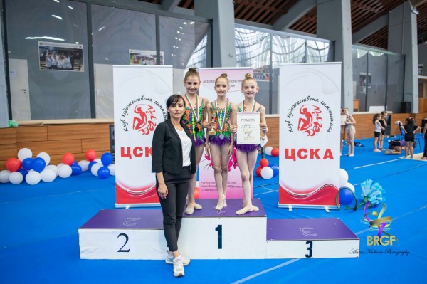 Казанлъшките гимнастички завоюваха шампионски и вицешампионски титли на държавното първенство