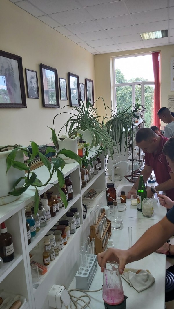 Деветокласници в Механото приготвиха сапун с розова вода