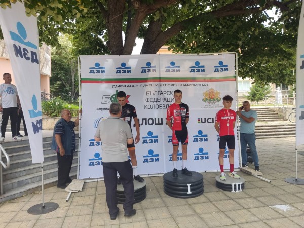 Лястовиците се върнаха с медали от две състезания