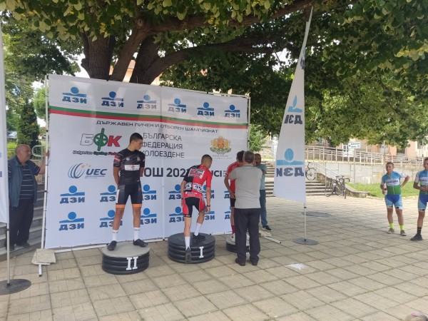 Лястовиците се върнаха с медали от две състезания