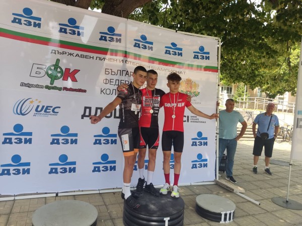 Лястовиците се върнаха с медали от две състезания