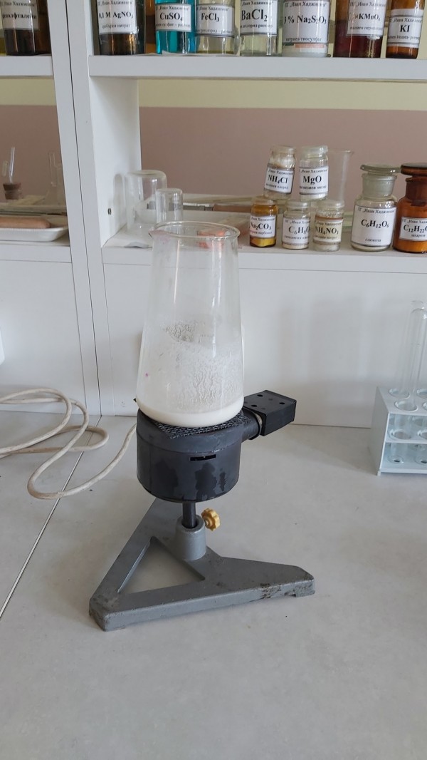 Деветокласници в Механото приготвиха сапун с розова вода