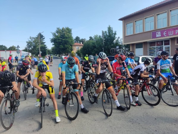 Лястовиците се върнаха с медали от две състезания