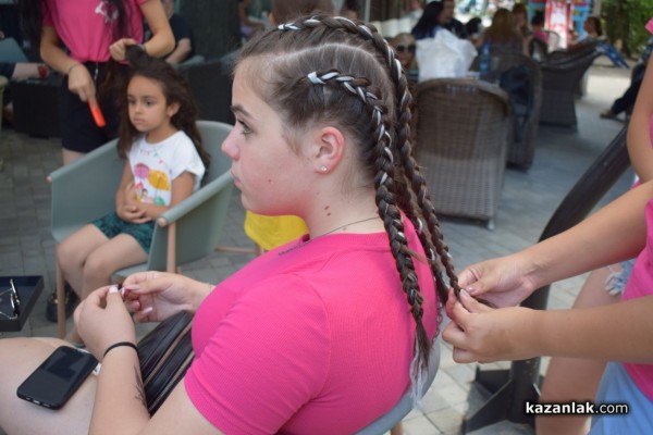 Финалът на “Турне на красотата 2022“ разхубави казанлъчани докато пиеха обедното си кафе