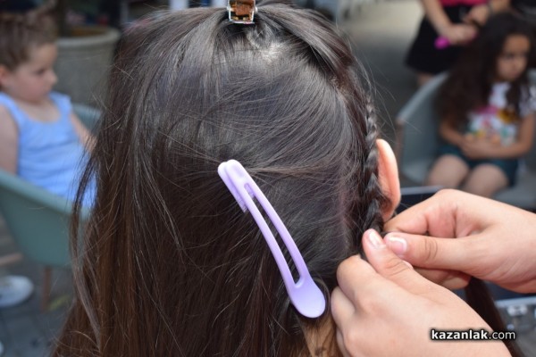 Финалът на “Турне на красотата 2022“ разхубави казанлъчани докато пиеха обедното си кафе