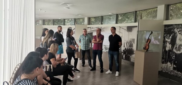 Ученици от ПХГ “Св. Св. Кирил и Методий“ учиха за розопроизводството в Долината