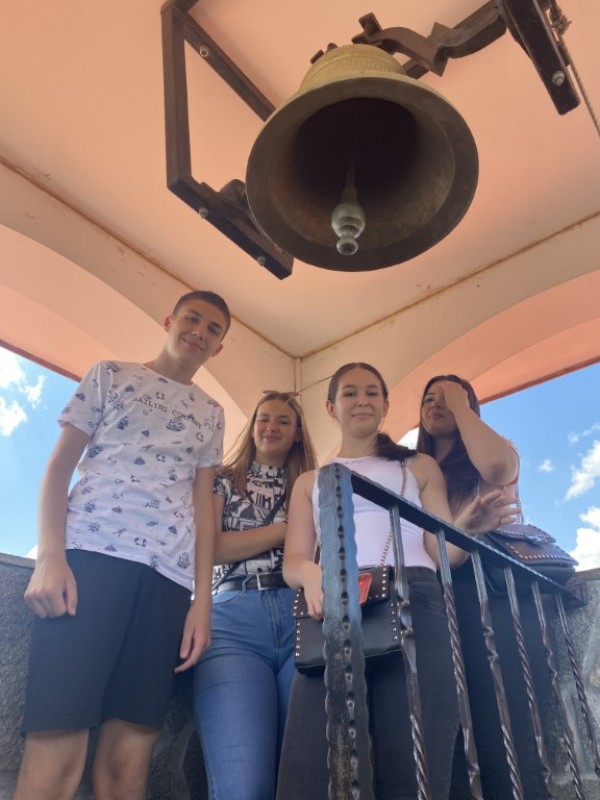 Ученици от ПХГ “Св. Св. Кирил и Методий“ учиха за розопроизводството в Долината