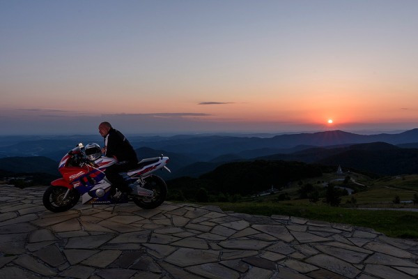 За шеста поредна година фотографи посрещнаха Джулая на Паметника на свободата